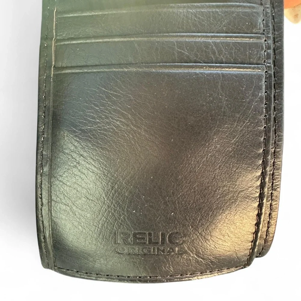 Relic Men's Dark Brown Leather wallet and Money Clip Set